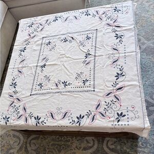 Rare Find: Floral Linen Tablecloth The Galicia-Portugal Border Collection